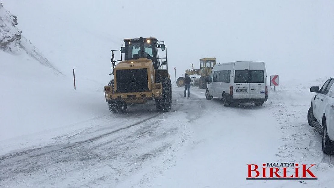 Öğretmenlerin Sağlık Durumları Yerinde, Yol Trafiğe Açıldı