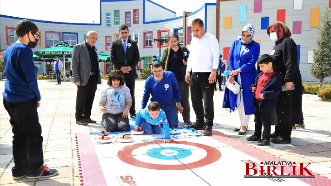 Otizmli Çocuklarla Birlikte Doğaya Mavi Balon Uçuruldu