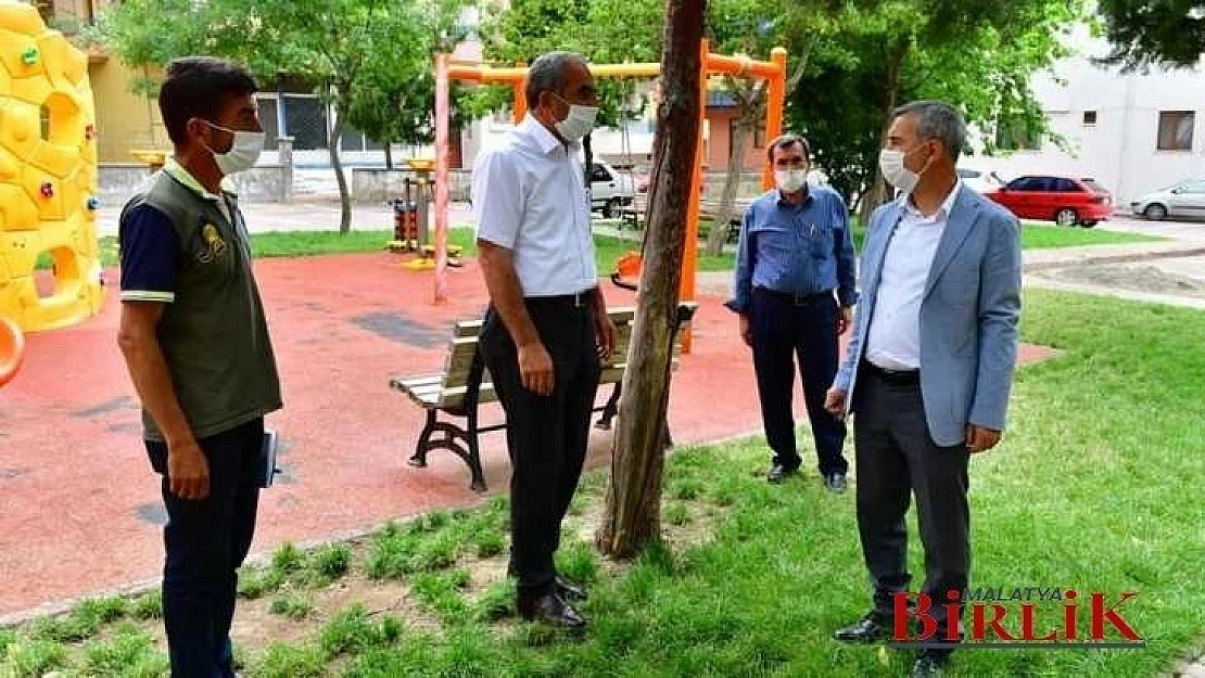 Parklarımızın Temiz Ve Sağlıklı Olmasına Özen Gösteriyoruz