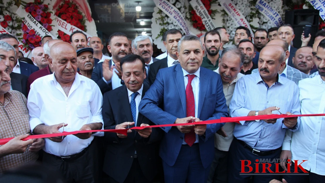 Sadıkoğlu'nun Seçim Ofisi Binlerce Kişinin Katılımıyla Açıldı