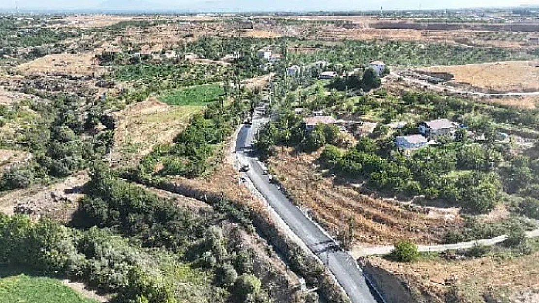 Şahnahan Mahallesi'ndeki Mevcut Yol Yenileniyor