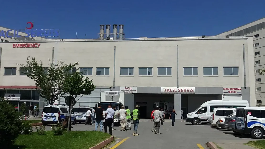 Şantiye İşçileri Arasında Taşlı Sopalı Kavga: 5 Yaralı