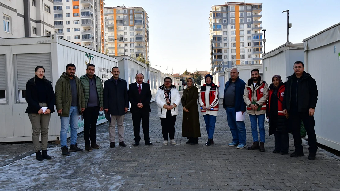 Selda Yavuz Tandoğan Konteyner Kentte İkamet Eden Aileleri Ziyaret Etti