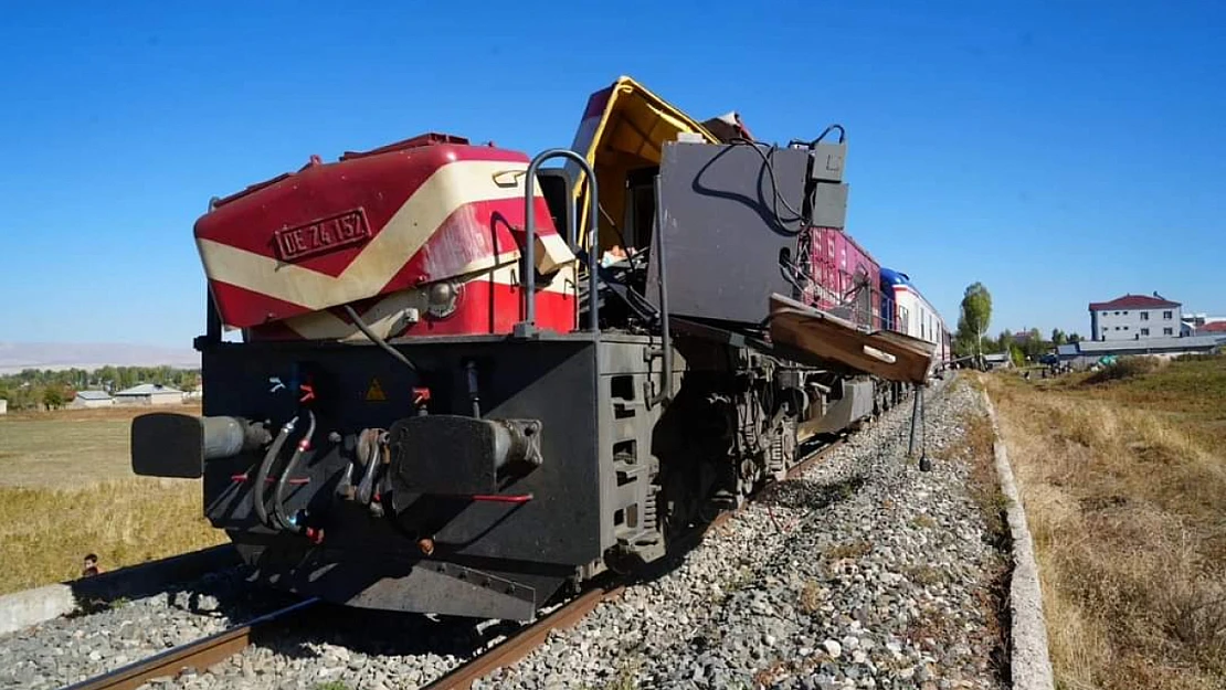 Tren Beton Pompasına Çarptı