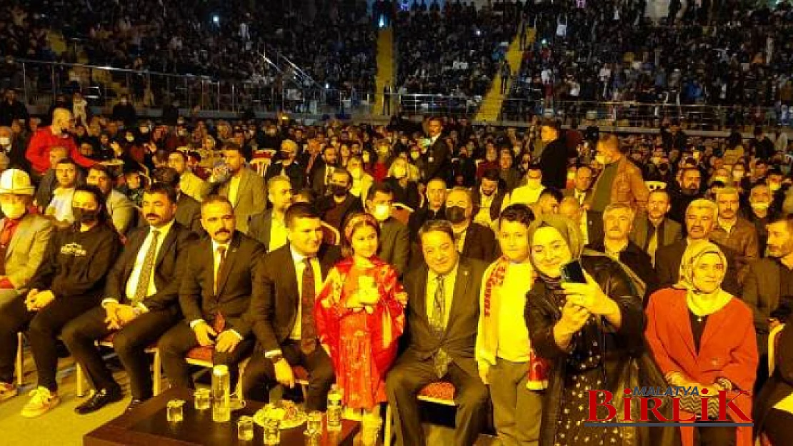 Ülkü Ocakları'nın 'Mazi'den Ati'ye Hedef Güçlü Türkiye' Konserine Yoğun İlgi