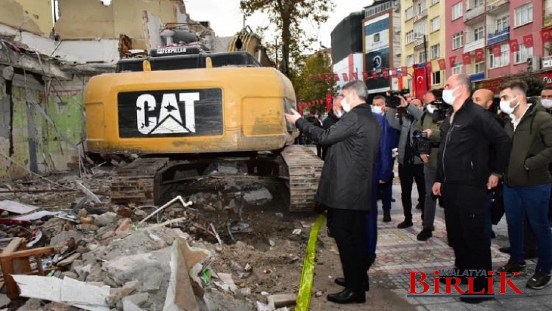 Vali Baruş, Çöken Binada İncelemelerde Bulundu