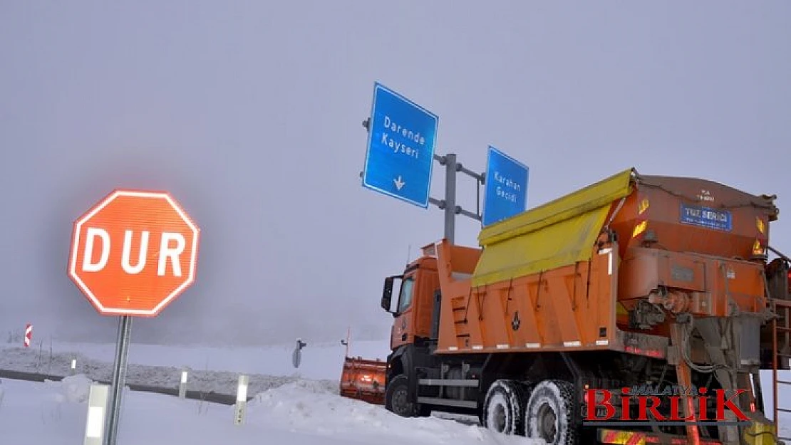Vali Baruş, Darende'de Yol Temizleme Çalışmalarına Katıldı
