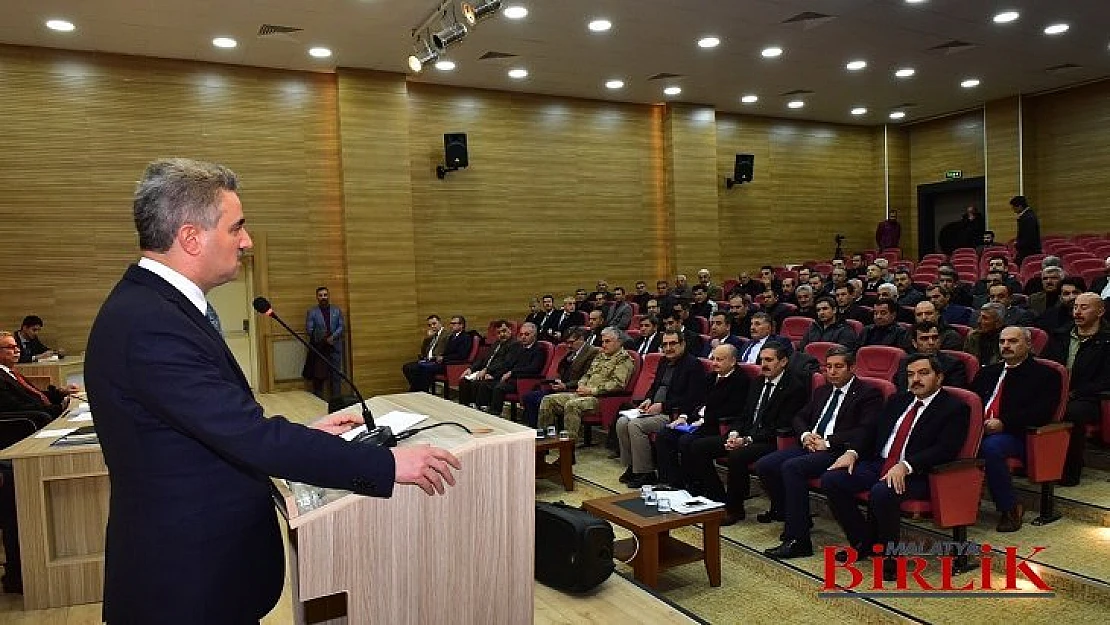 Vali Baruş, Doğanşehir'de Kurum Yetkilileri ve Muhtarları Bir Araya Getirdi