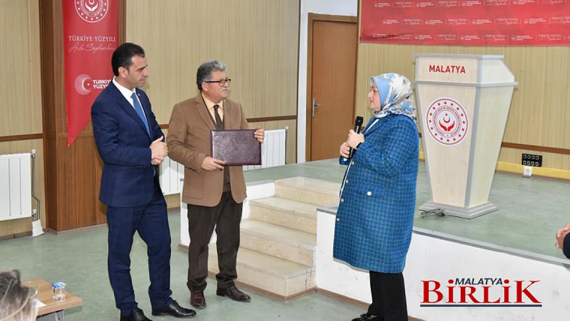 Vali Ersin Yazıcı'nın Hanımefendi Hanife Yazıcı 'Aile, Hayat Boyu Gelişim ve Öğrenme' Adlı Söyleşi Programına Katıldı