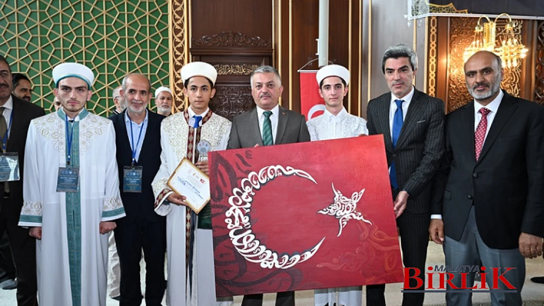 Vali Yazıcı, Genç Hatipler Hutbe Okuma Yarışma Finali Ödül Törenine Katıldı