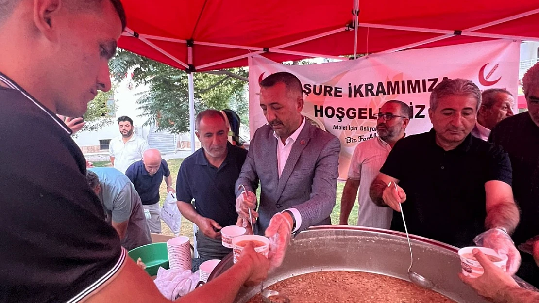 Yeniden Refah Partisi Malatya İl Teşkilatı Aşure İkramında Bulundu