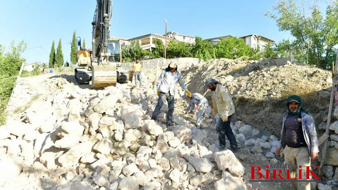 Yeşilyurt Belediyesi, Gündüzbey Mahallesinin Ulaşım Ağını Konforlu Hale Getiriyor