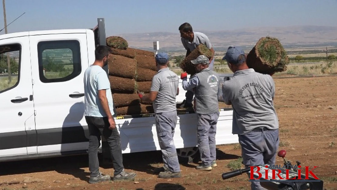 Yeşilyurt Belediyesi Üç Yılda 80 Bin Metrekare Rulo Çim Üretti