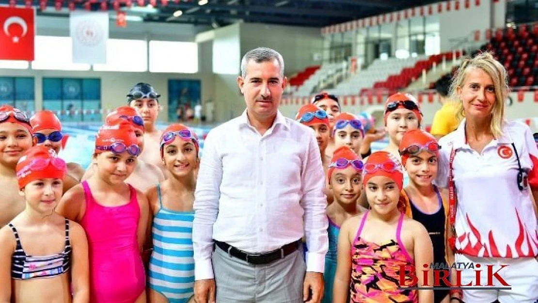 Yeşilyurt Belediyesi Yüzme Kursuna Katılan Çocuklar, Teorik Ve Pratik Eğitimler Alıyor