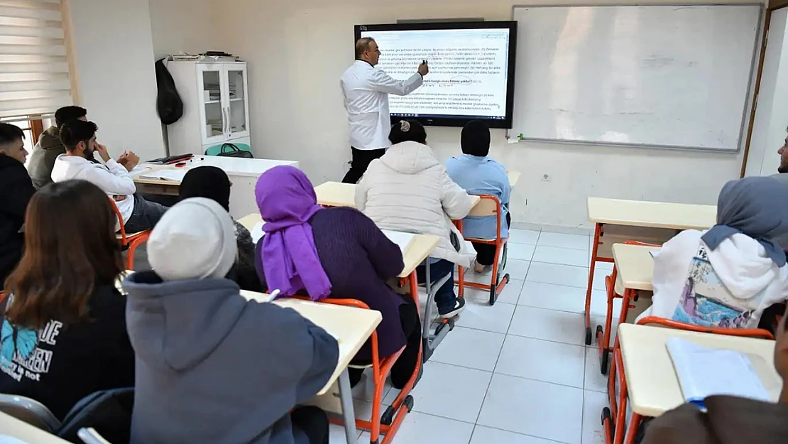 Yeşilyurt Belediyesinin 'Ücretsiz YKS ve LGS' Kurslarından 280 Öğrenci Yararlanıyor