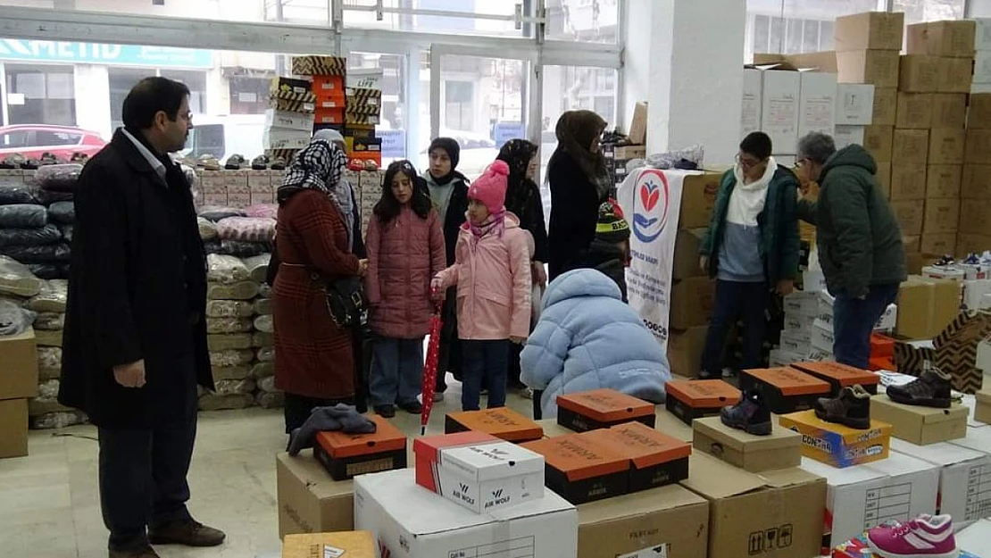 Yetimler Vakfı Malatya'da Onlarca Yetim Çocuğu Giydirdi