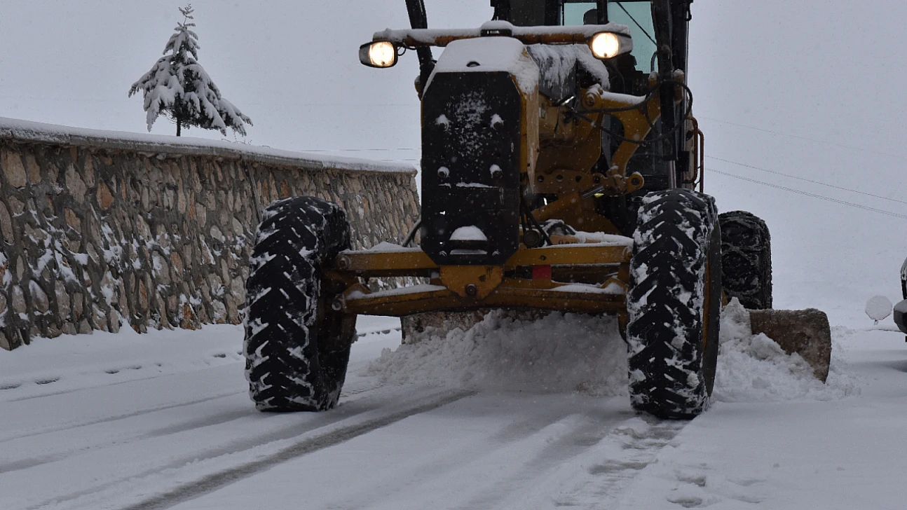 Büyükşehir Belediyesi'nden Kış Tedbirleri: 269 Araç, 1.117 Personel Görevde