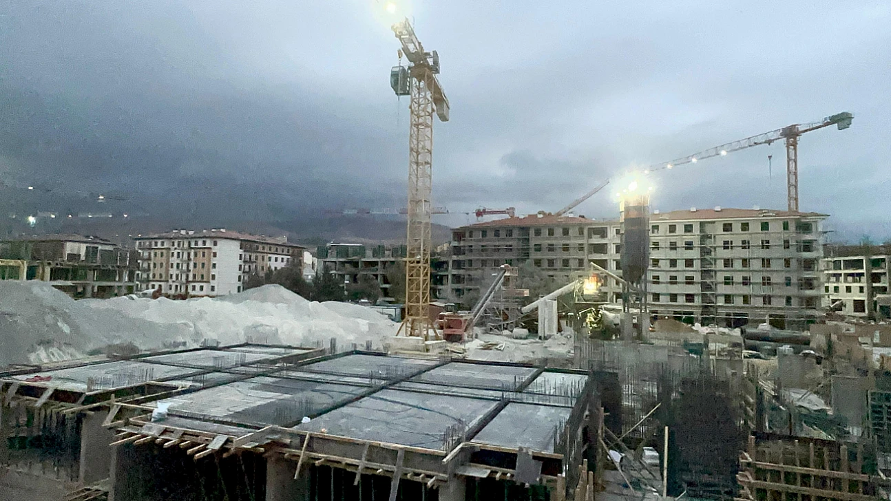 Elektrik Akımına Kapılan İşçi Hastaneye Kaldırıldı, Şantiyede İnceleme Başlatıldı