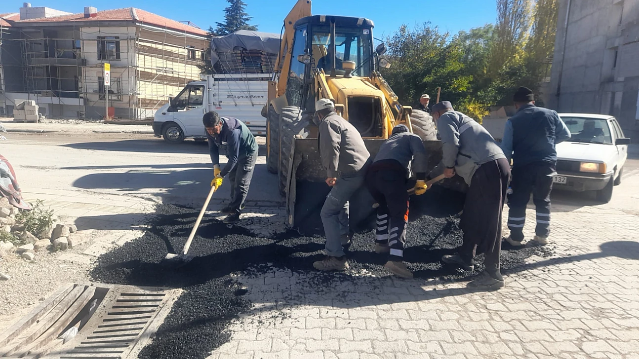 Gövdeli ve Gökalan'da Yol ve Köprü Çalışmaları Devam Ediyor