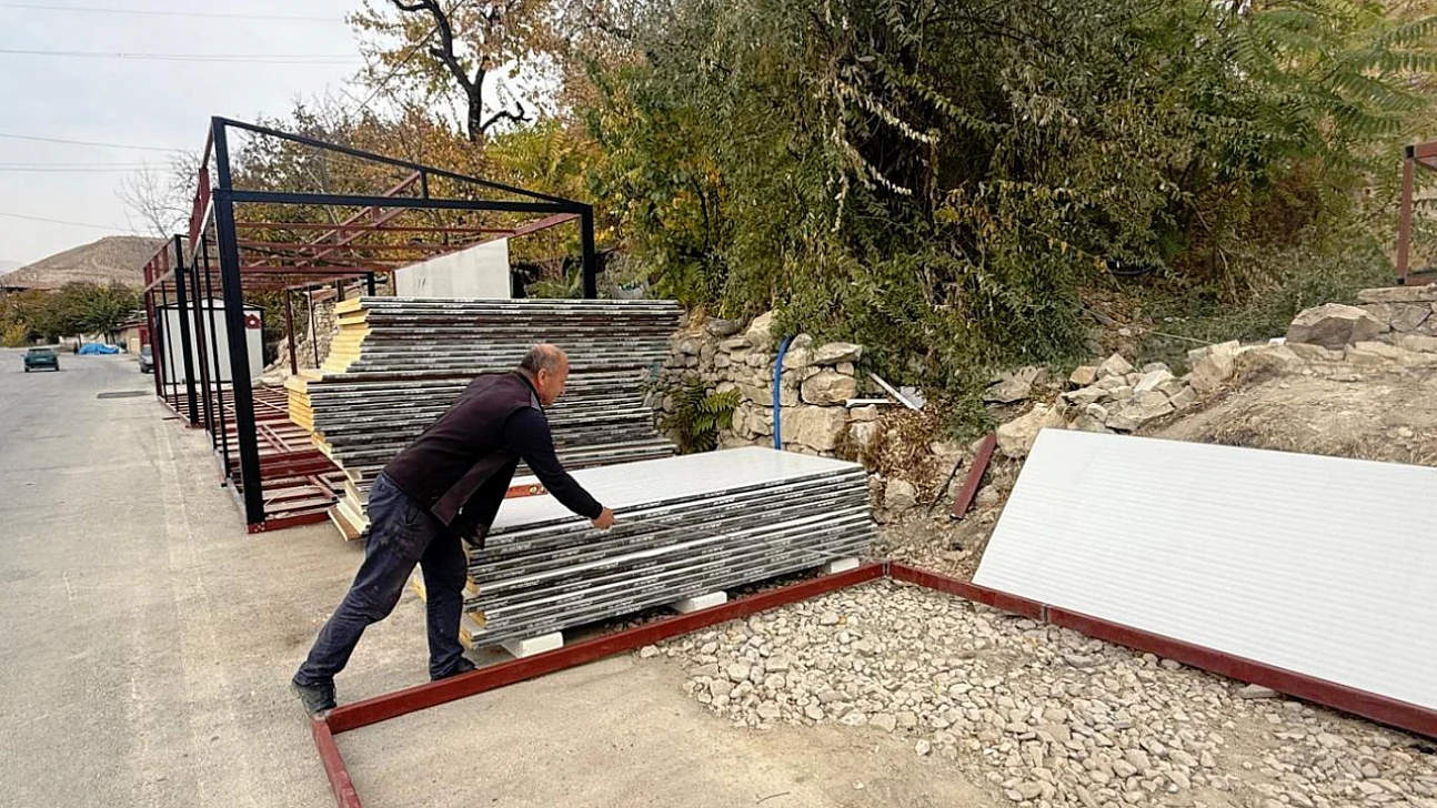 İmkânsızlıkları Aştı, Ev Önünde Sanayi Kurdu: Bülent Yaşar'ın Konteyner Başarısı