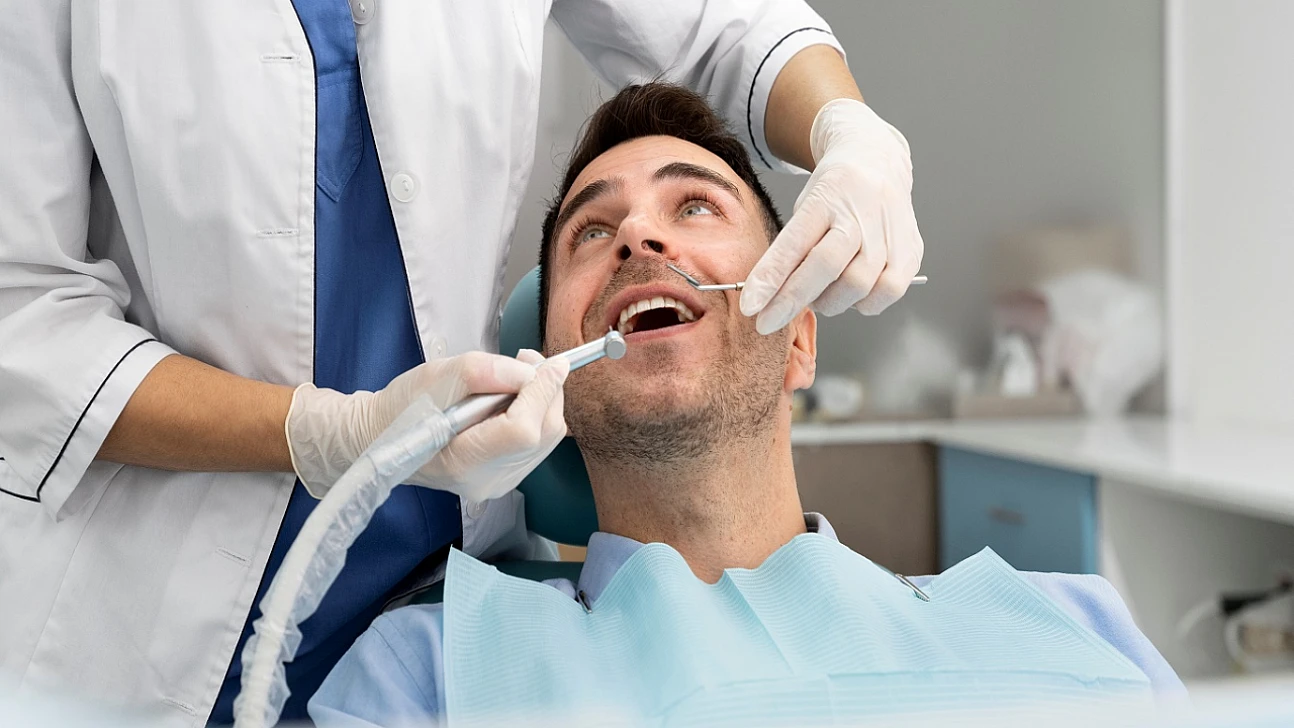 Kanal Tedavili Dişlerde Beyazlatma Uyarısı