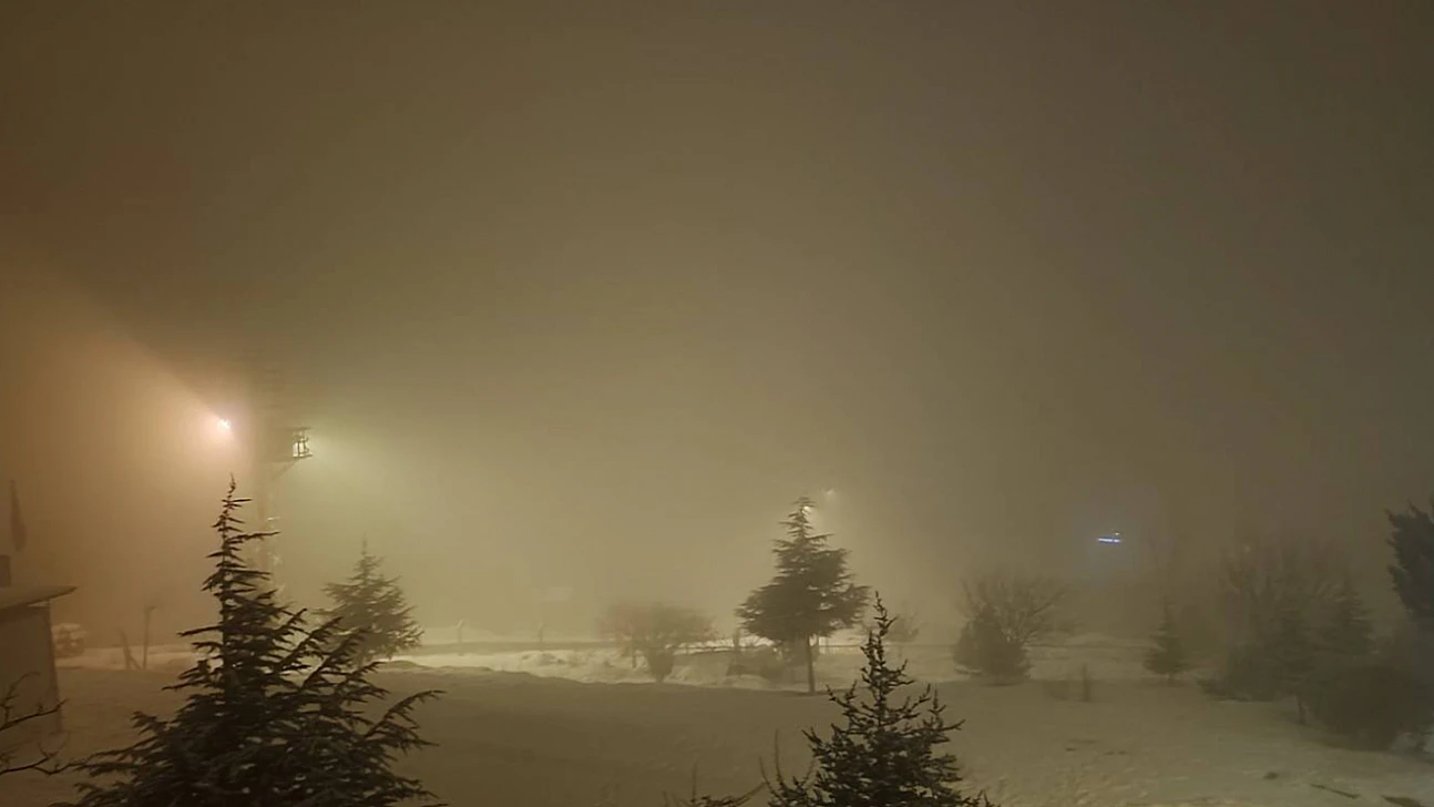 Kar Yağışıyla Birlikte Sis Kabusu: Malatya'da Görüş Mesafesi Kayboldu