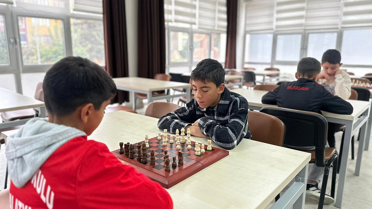 Kernek ve Melekbaba Semt Konakları Satrançta Zirvede