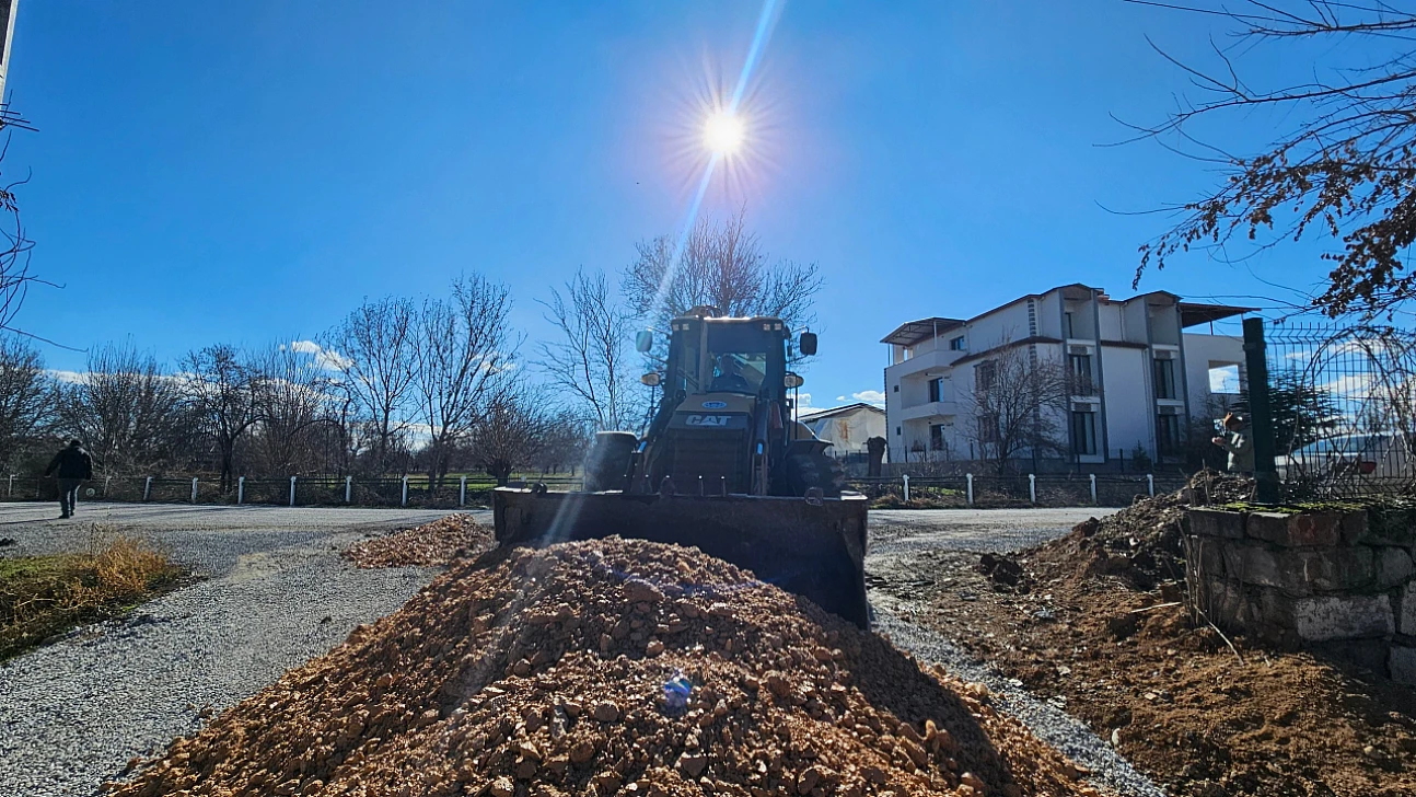 Kışın Bozduğu Yollar Yenileniyor