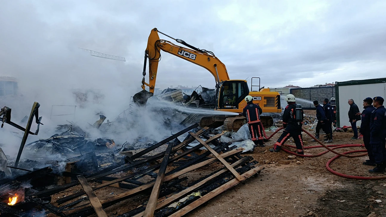 Şantiyede Yangın: İşçiler Tahliye Edildi