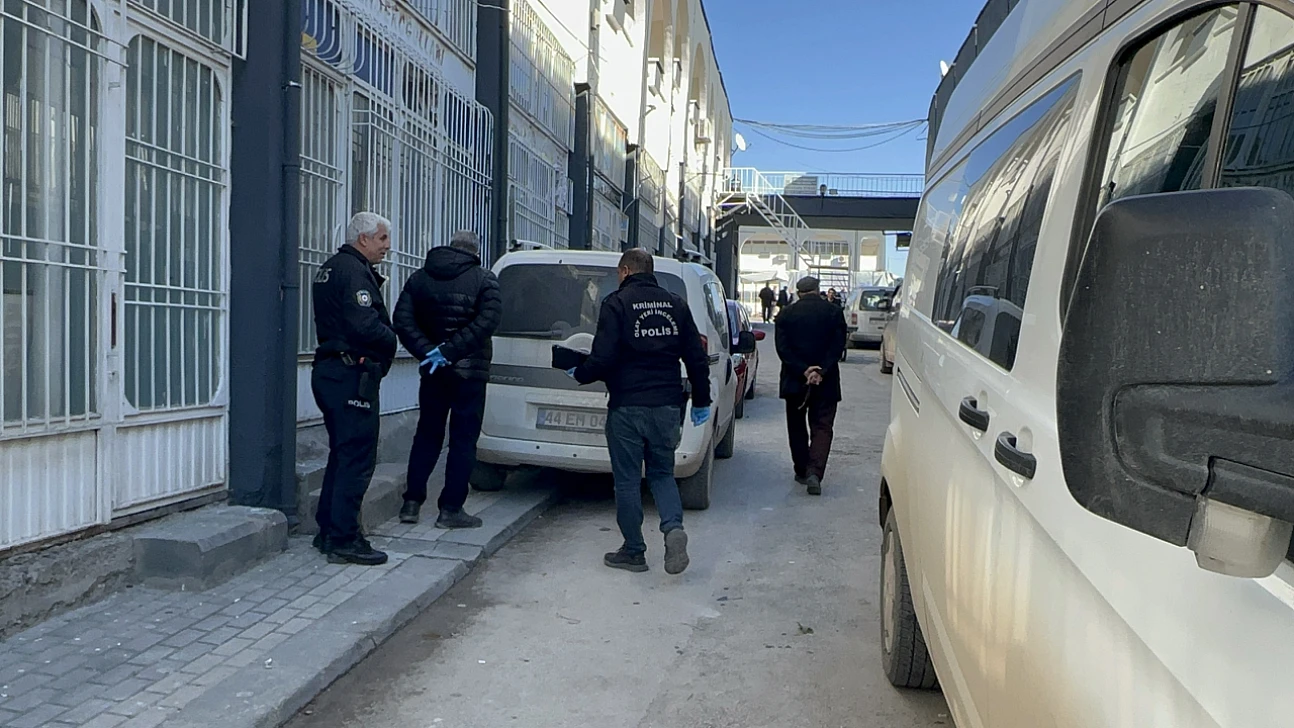 Şire Pazarında Silahlı Kavga: 2 Kişi Yaralandı