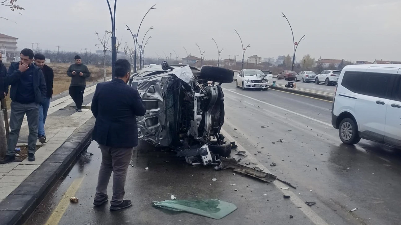 Topsöğüt'te Zincirleme Kaza 5 Yaralı