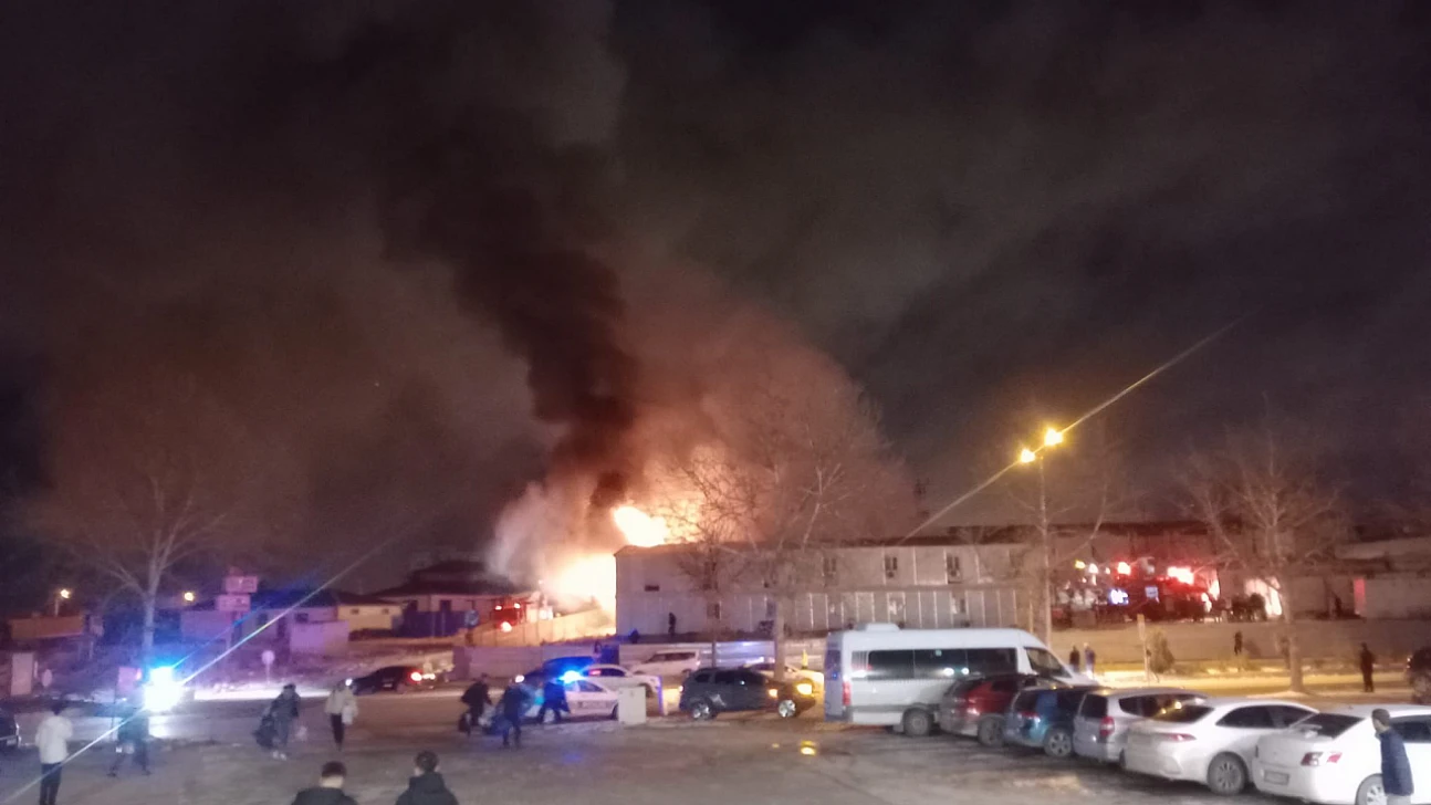 Yakınca Mahallesi'nde Korkutan Yangın: Konteynerler Alevlere Teslim Oldu