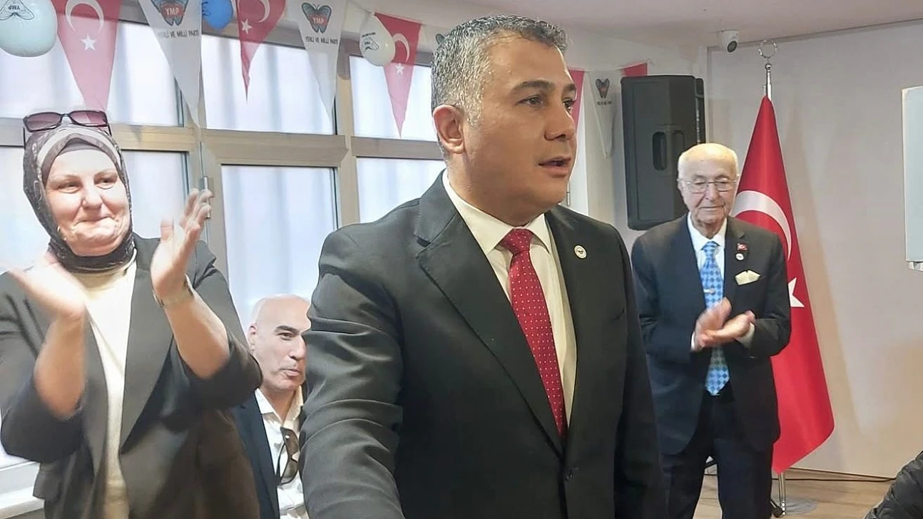 Yerli ve Milli Parti Kurultayında Coşku: 'Arkamızda Millet Var'