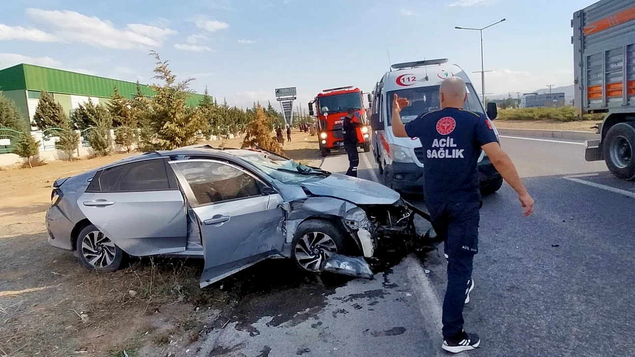 Yeşilyurt OSB Kavşağında Kaza: Malatya Havaalanı Yolu Trafiğe Kapandı