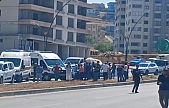 Kamyonet Aydınlatma Direğine Çarptı: 2 Yaralı