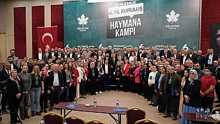 Davutoğlu: 'Türkiye Büyük Bir Güven, Ahlak ve Yönetim Krizi Yaşıyor'