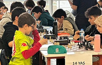 95. Yıla Özel Satranç Turnuvasında Kıyasıya Rekabet