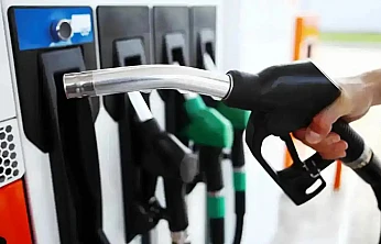 Akaryakıtta Zam Dalgası Sürüyor