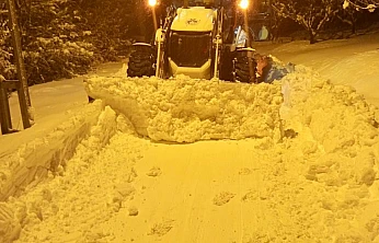 Akçadağ Belediyesi'nden Yoğun Yol Açma ve Tuzlama Çalışması