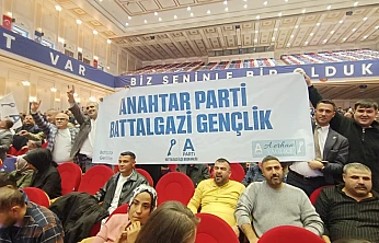 Anahtar Parti 1. Yıl Kutlamasında Battalgazi İlçe Başkanlığı Ankara'da Sahnedeydi