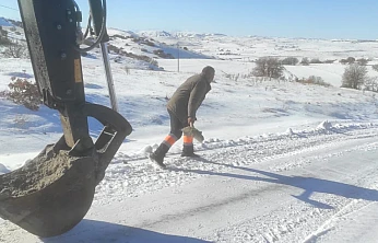 Arguvan'da karla mücadele sürüyor