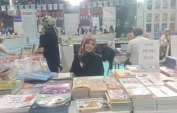 Ayşe Hale, genç yazarlara ilham verdi: 'Yazmak istiyorsan önce günlük tut'