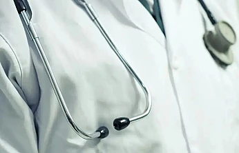 Bakanlık, sosyal medyada reklam yapan doktorlar hakkında suç duyurusunda bulunacak