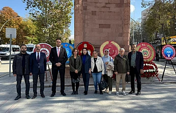 Başkan Eren, 'Cumhuriyet, milletimizin hürriyet ve istiklal aşkının, azminin ve kararlılığının eseridir'