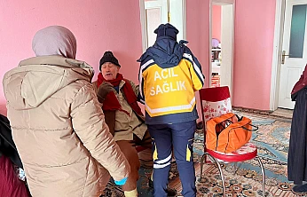 Battalgazi Belediyesi Ekipleri Sağlık Çalışanlarını İş Makinesiyle Hastaya Ulaştırdı