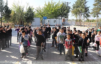 Battalgazi'de Mobil Sinema Okullarda Çocuklarla Buluşuyor