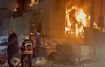 Battalgazi Hamidiye Mahallesi'nde Konteyner Yangını Korkuttu
