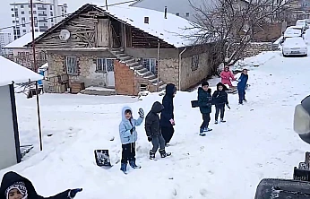 Çocuklar iş makinasını Engelledi