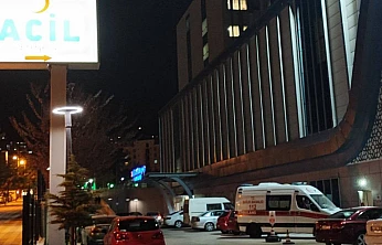 Çöşnük Mahallesi'nde Silahlı Olay: 30 Yaşındaki E.A. Hastaneye Kendi Gitti