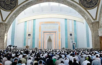 Cuma hutbesi: İnsan kâinatın gözbebeği